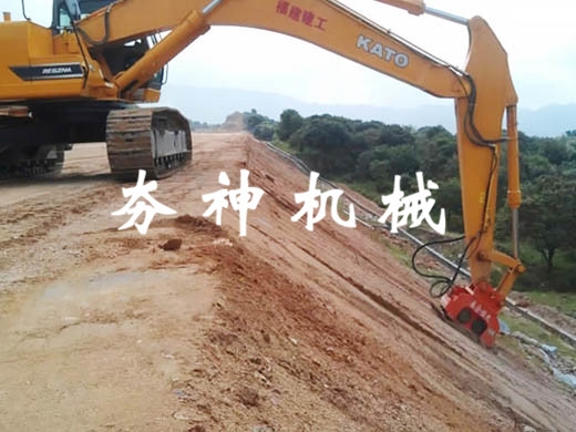 VC-D系列多功能液壓振動夯實機應用于打拔樁